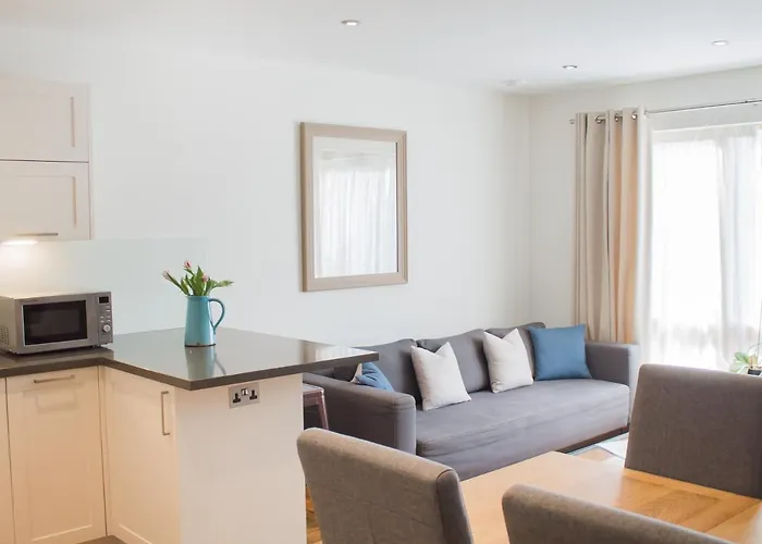 Henge House, Bluestone Apartment Bath