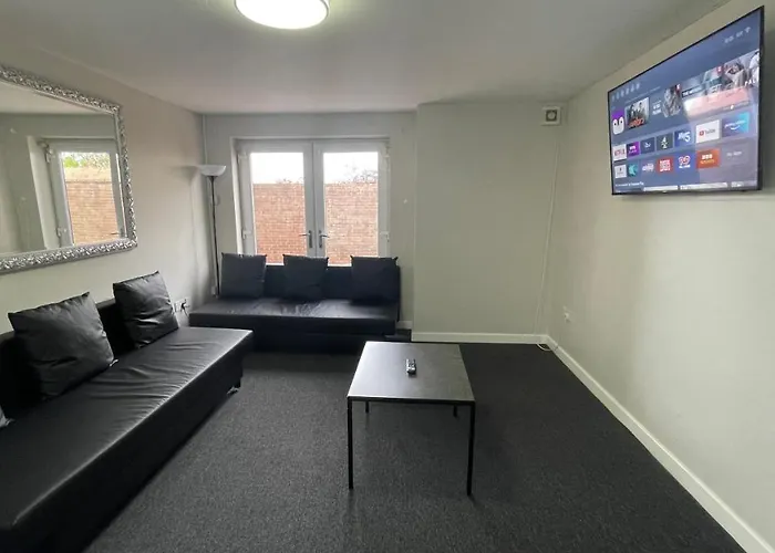 Mays Apartments - 102 Mill Street, Free Parking, 2 Minute Walk To Baltic Market And City Centre - Apartments Sleep 1-10 Guests Liverpool