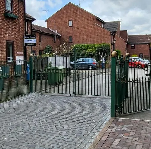 1 Bed Old Town City Studio Near Theatre Suit Work Or Leisure Kingston upon Hull