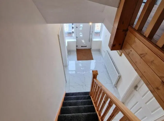 Premium Large Double Room - Professional Houseshare Birmingham