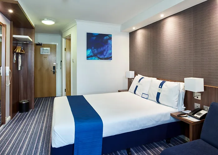 Holiday Inn Express Glenrothes By Ihg
