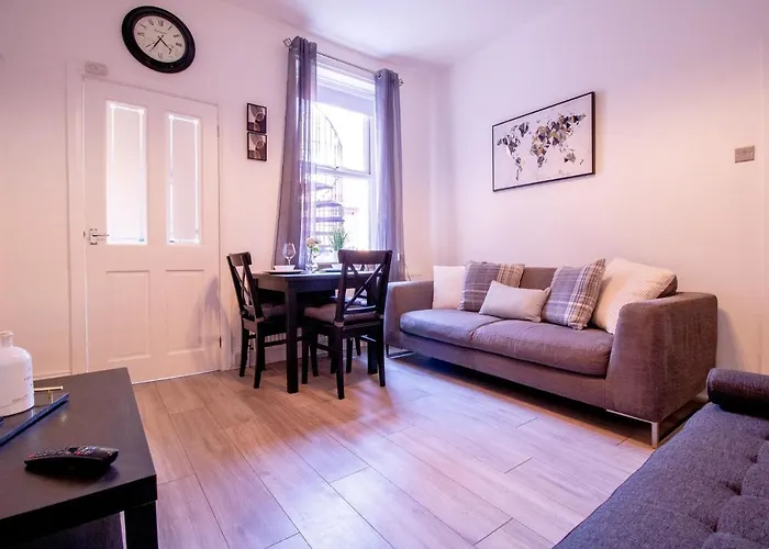 Cosy Ground Floor 2Br Apt In Newcastle - Sleeps 5 Apartment