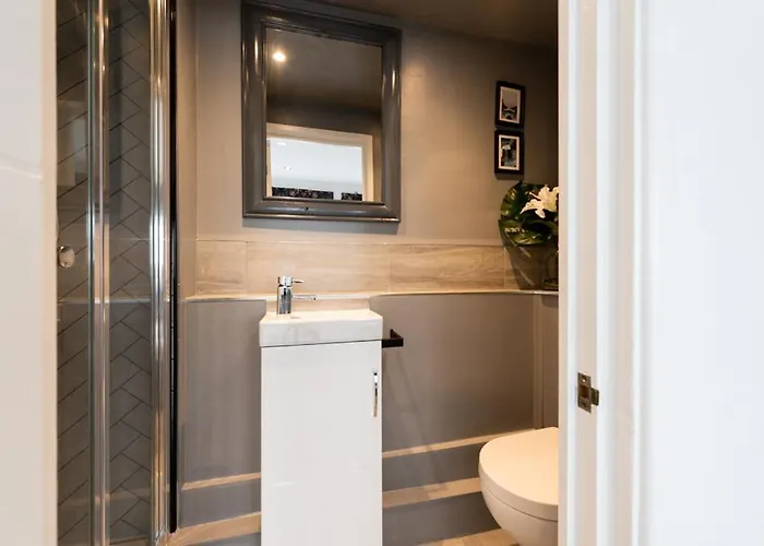 Trig-Private Studio, Courtyard, Walk To Fistral New Quay