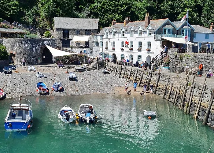 Clovelly Hotels