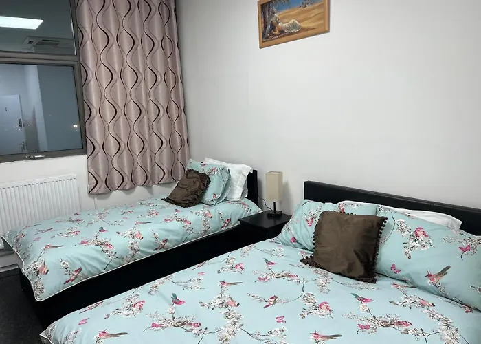 Mj - Entire Serviced Apartment For 6 Guests - Next To Tube Station Skyline View - Londres
