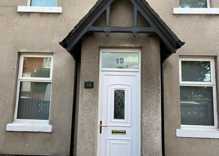 Double Bedroom In Manchester M19, Rm3 Double Bed