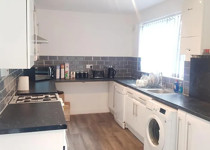 Double Bedroom In Withington, M20. 2 Beds, Rm 3 Manchester