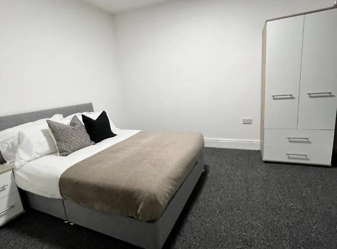 Stunning & Modern En-Suite Bedrooms In Birmingham Guest House