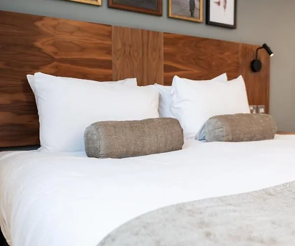 Lowdham Hotels