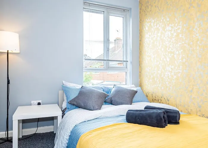 Shirley House 3, Guest House, Self Catering, Self Check In With Smart Locks, Use Of Fully Equipped Kitchen, Close To City Centre, Ideal For Longer Stays, Walking Distance To Bat, 20 Min Drive To Fawley Refinery, Excellent Transport Links Southampton