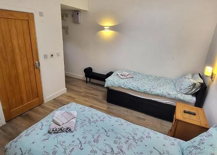Deepcut Lodge Bed & Breakfast Self Service Camberley