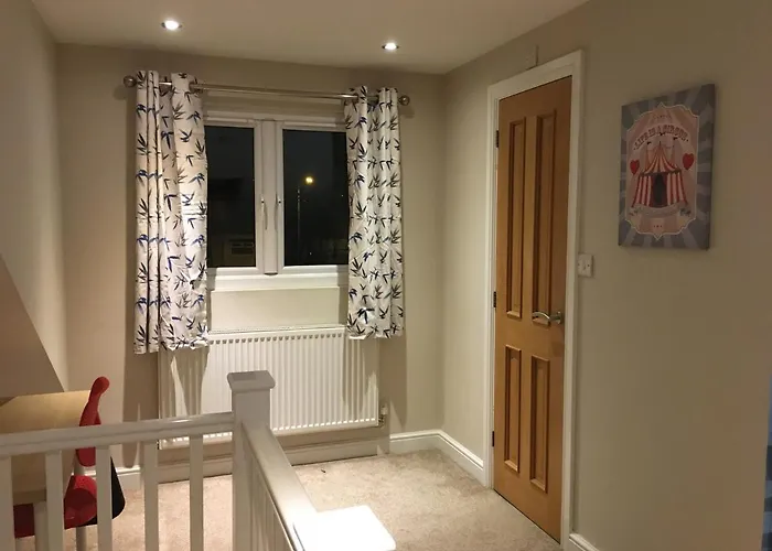 Derby Pride Park Private Ensuite Room- 2 Beds- Free Parking