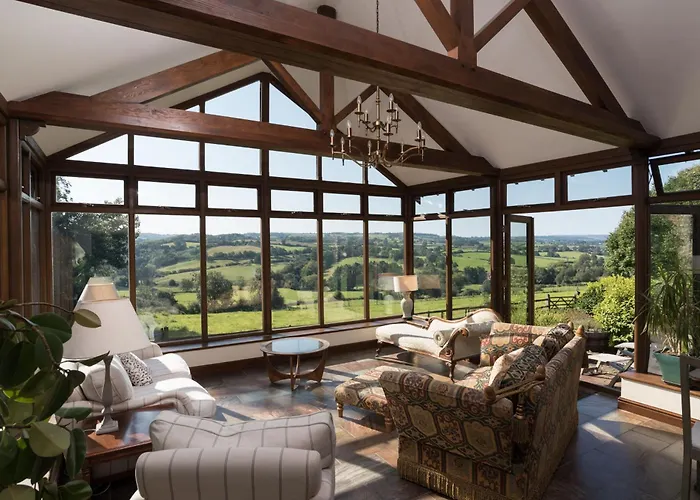 Summerhouse - Countryside Retreat, Swimming Pool, Stunning Views Bristol met een Zwembad