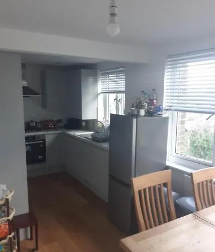 Short And Long Night Stay - Very Close To Gatwick And City Centre - Private Airport Holiday Parking - Early Late Check-Ins Crawley 