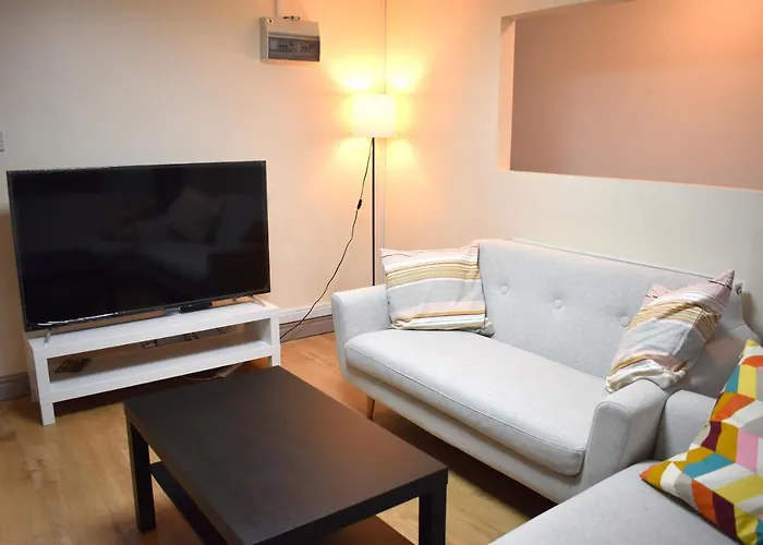 Double Bed Room In Flat Near Birmingham City Centre