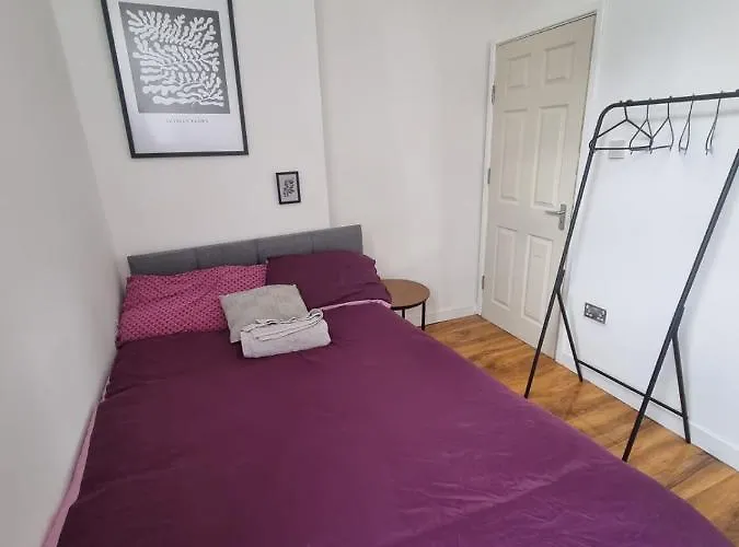 Room 6 With Private Bathroom In Levenshulme Manchester