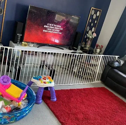 Master Bedroom With Free Breakfast Glasgow
