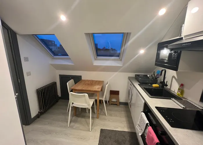 Rooms In Modernised Victorian House Croydon