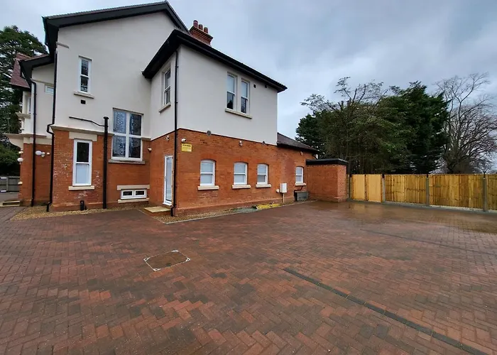 Sands House - Luxury Modern Studios With Secure Parking In Epsom, Surrey