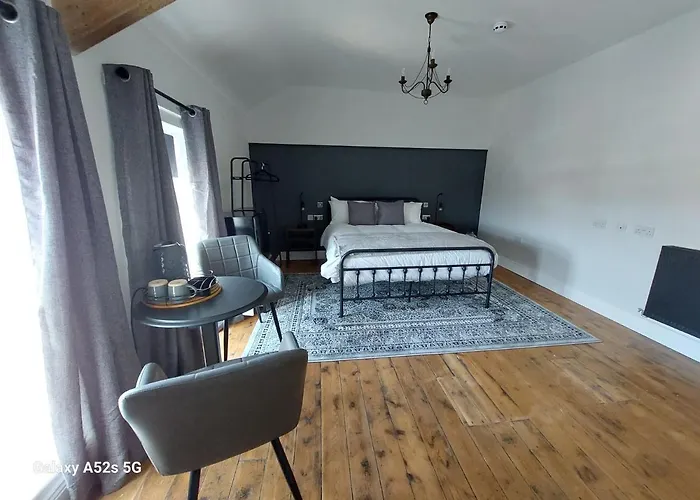 Londonderrys Bar And Accommodation Seaham