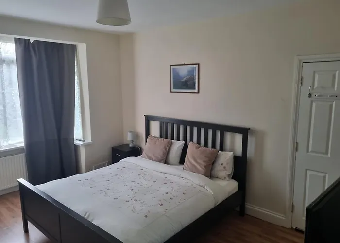 Guess Bungalow Wembley Londres
