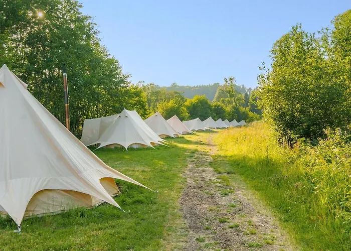 Marston Park - Luxury Lakeside Bell Tents Frome