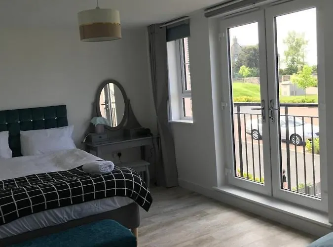 Large En Suite Bedroom With One Double Bed No Breakfast Provided Edinburgh