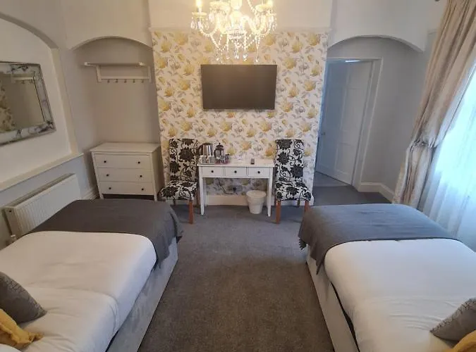 Beaufort Lodge - Central Location & Free Parking Taunton