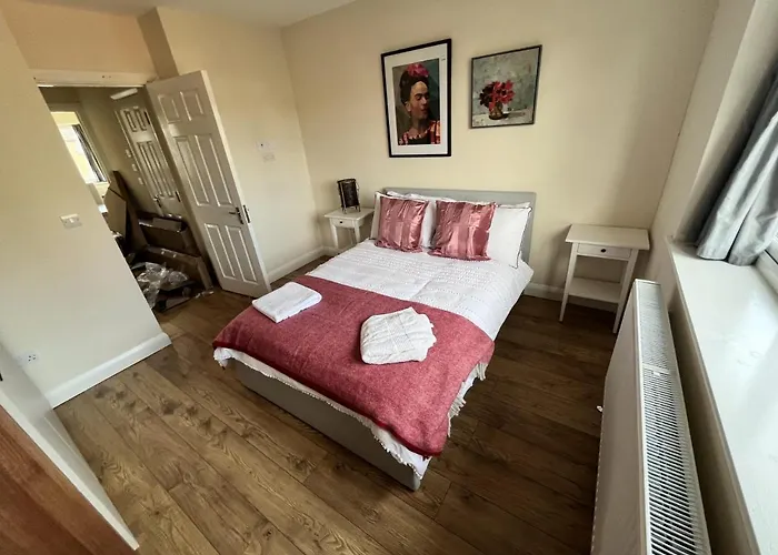 Maidenhead Slough Huge 6 Bedroom And 5 Bath House 4
