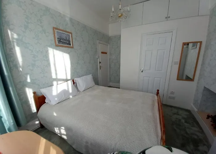 Mari London Holiday Room Ilford