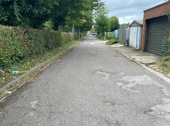 Moorfield House Room 3 Off-Road Parking Close To Train Station Good Commuter Links To London Oxford And The Midlands Banbury