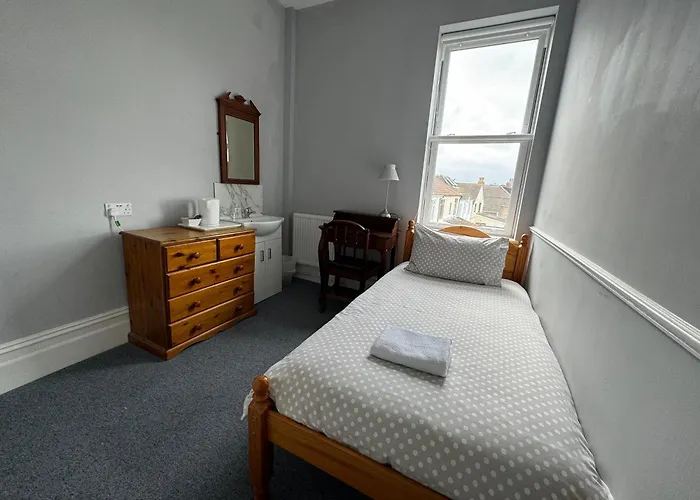 The Elms Guest House Bristol Filton
