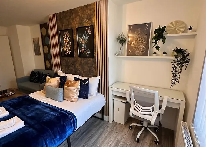 Elegant Studio Apartment Within A Shared House In Harborne Park Road - Birmingham R4