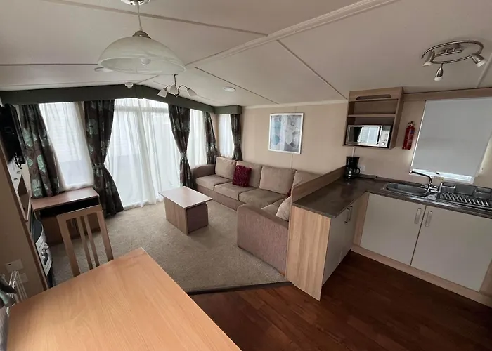 Hotel Bittern 13, Scratby - California Cliffs, Parkdean, Sleeps 6, Pet Friendly, Bed Linen And Towels Included - Close To The Beach Great Yarmouth
