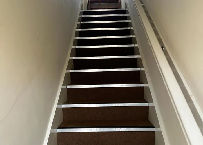 Crownford Guesthouse - Close To Hanley Centre And University Stoke-on-Trent