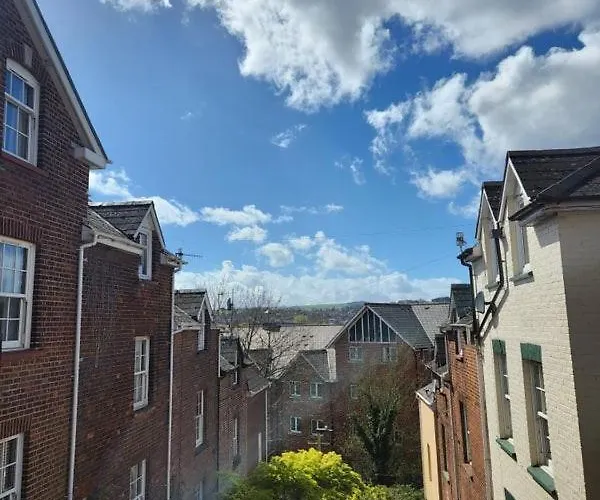 Large Double Room In The Heart Of The City Exeter