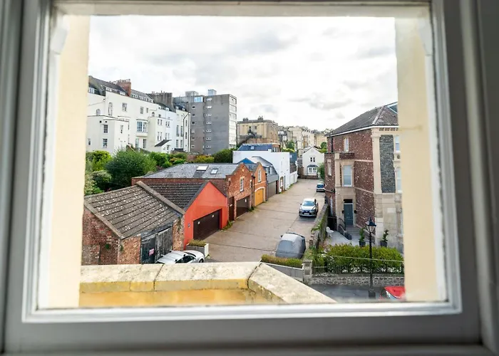 Hotel Cohost Partners | 4Br/2Ba | Free Parking | Wifi Bristol