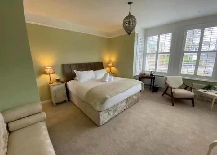 Camelot Guest House Falmouth