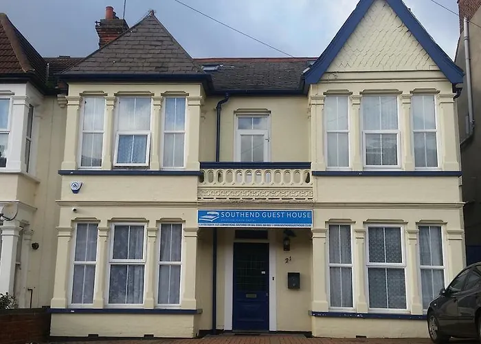 Southend Guest House - Close To Beach, Train Station & Southend Airport