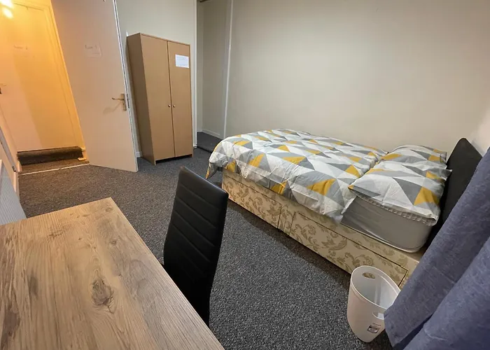 Private Double Rooms Near City Centre, Coventry With Free Parking/Wifi