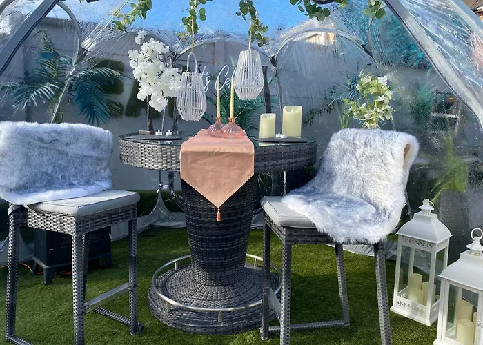 Secret Oasis: Love Island-Inspired Guest House with Private Pool Nottingham