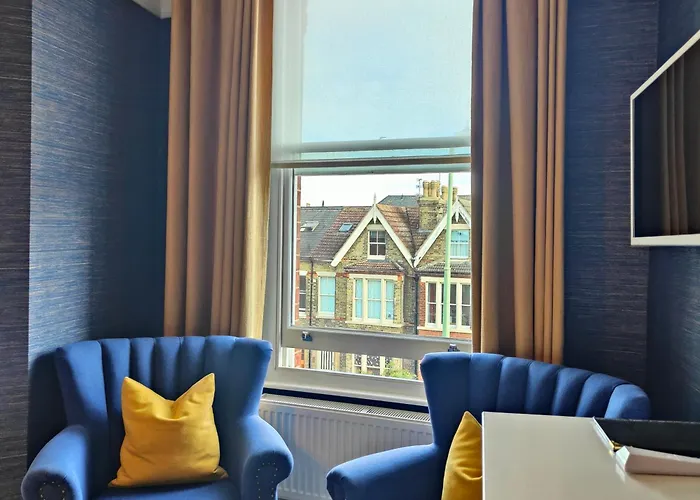 The Corner House Bed & Breakfast Lowestoft