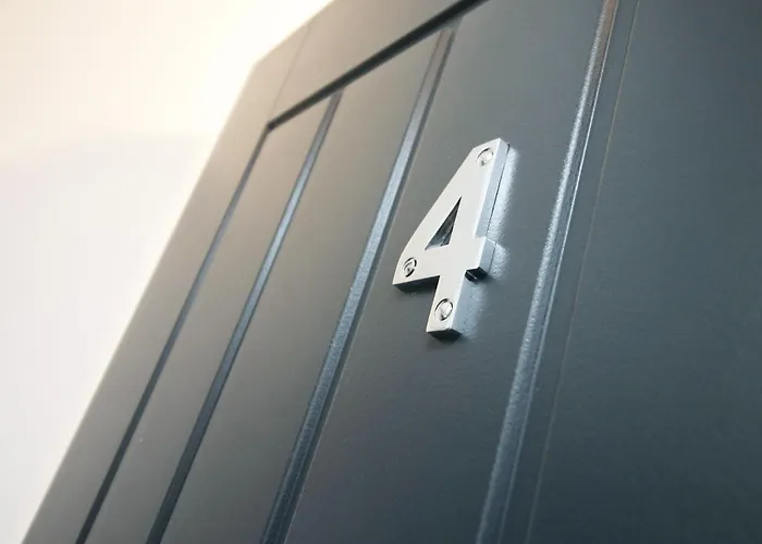 Modern Guesthouse, Fast Wi-Fi, Street Free Parking, Central, Fully Equipped Cardiff