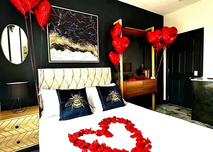 Duke And Duchess Apartments And Rooms - Private In Room Hot Tub Suites London