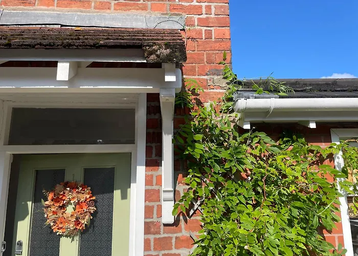 Stylish 2Br Cottage Garden & Parking 5 Mins To Titanic Belfast