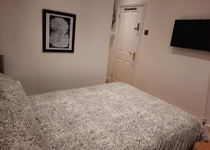 Lovely Home With Full En-Suite Double Bed Rooms Reading