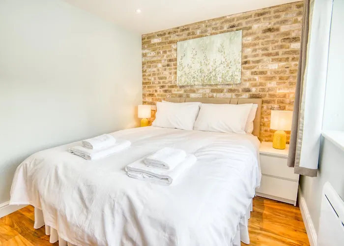 Suite 2- 2 Bed Apartment Lincoln