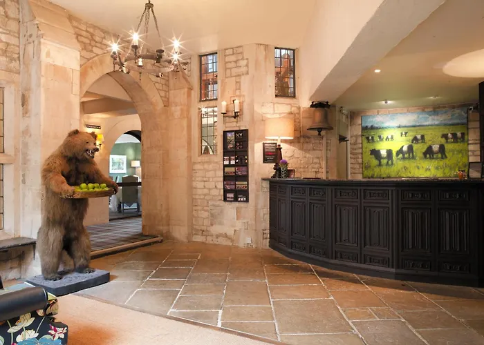 The Bear Of Rodborough Hotel Stroud 