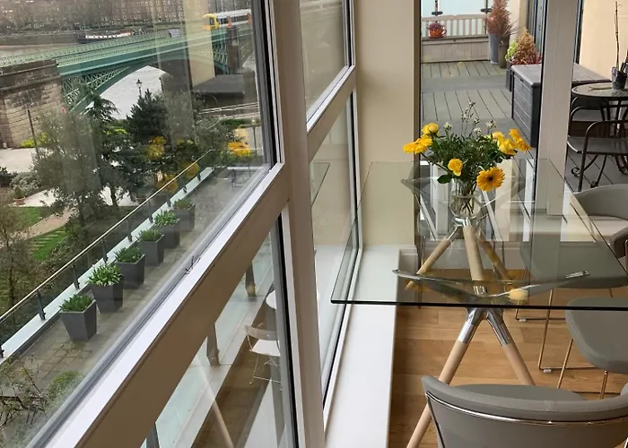Thames View Apartment, Imperial Wharf Londres