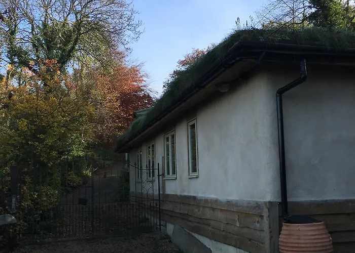 Private Pathways, Beachwood Cottage Bath